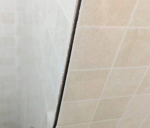 绥芬河瓷砖空鼓维修公司分享阳台瓷砖脱落的修复过程可以分为以下几个步骤
