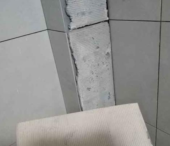 绥芬河瓷砖空鼓维修公司分享下厨房瓷砖脱落的补救措施。
